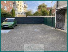 PKW Stellplatz, rechts Etagenwohnung, nur wenige Schritte bis zum Wasser, Fahrstuhl im Haus