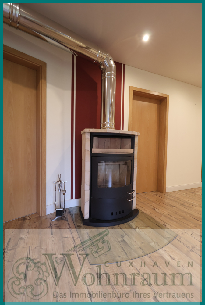 Flur mit Kamin Einfamilienhaus Padingb�ttel