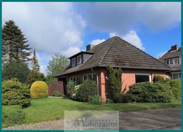 Stra�enansicht Cuxhaven / Altenbruch Einfamilienhaus Reserviert !!Massives Einfamilienhaus mit Vollkeller in ruhiger Wohnlage.