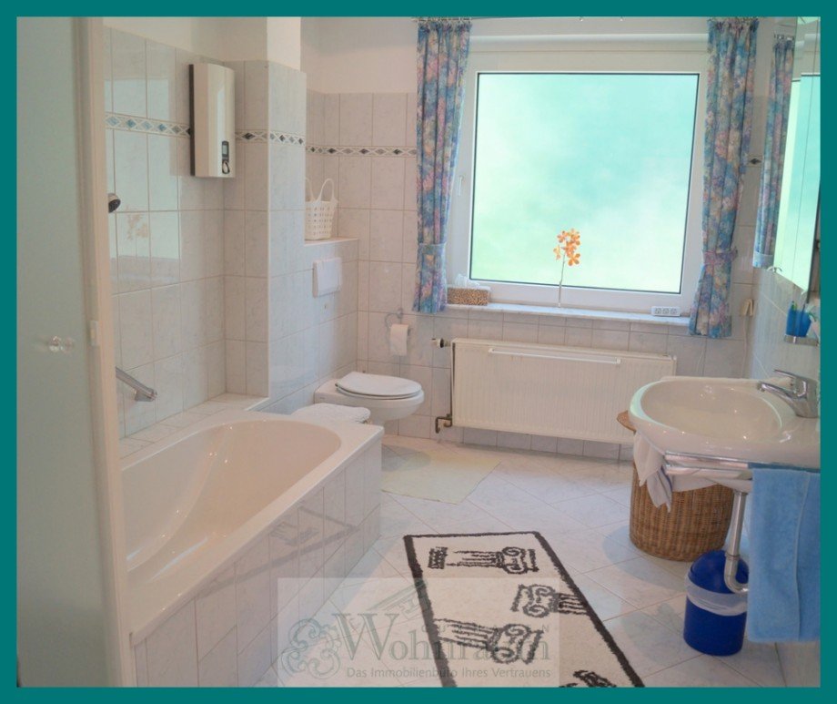 Bad mit Dusche und Badewanne Einfamilienhaus Cuxhaven / D�se