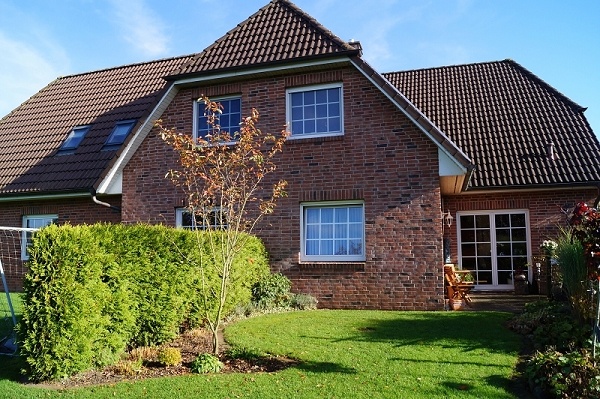 Seitenansicht Nordholz Haus Sehr gepflegtes Mehrfamilienhaus in Spieka