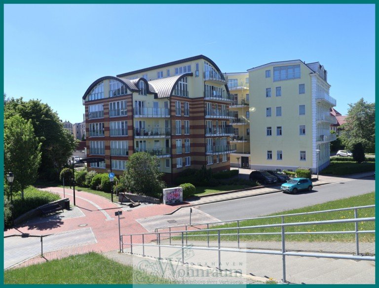 Blick vom Deich auf das Haus Cuxhaven Maisonettewohnung Gepflegte Maisonette-Wohnung, direkt am Seedeich