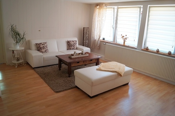 sch�nes Wohnzimmer Neuhaus Stadthaus Gro�z�giges Haus direkt am Kanal, viel Platz f�r die ganze Familie.