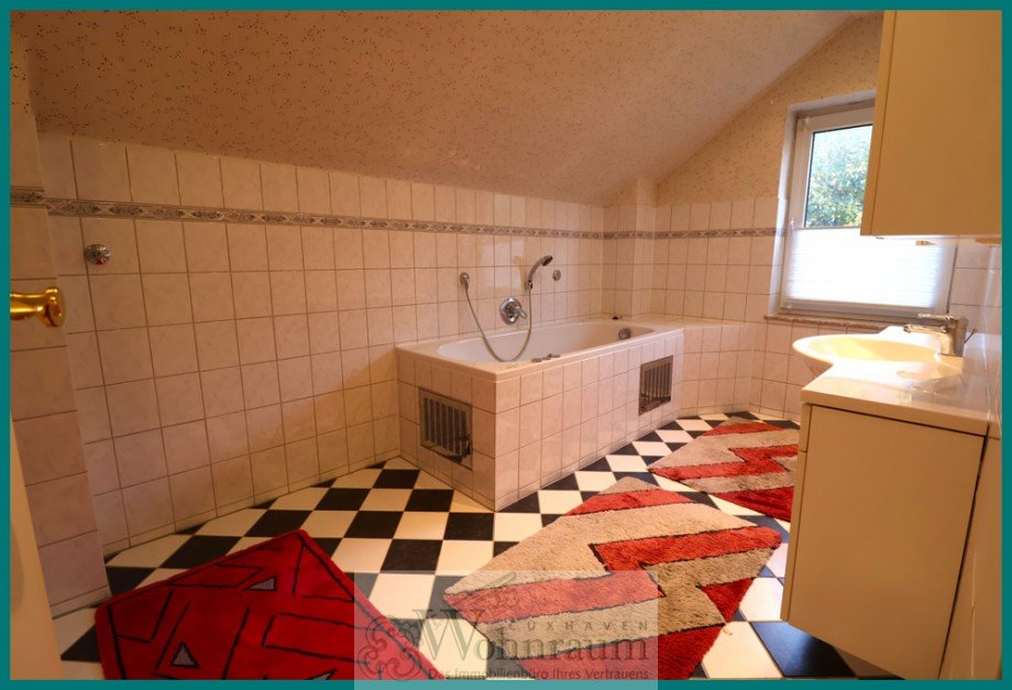 Bad mit Badewanne Zweifamilienhaus Cuxhaven