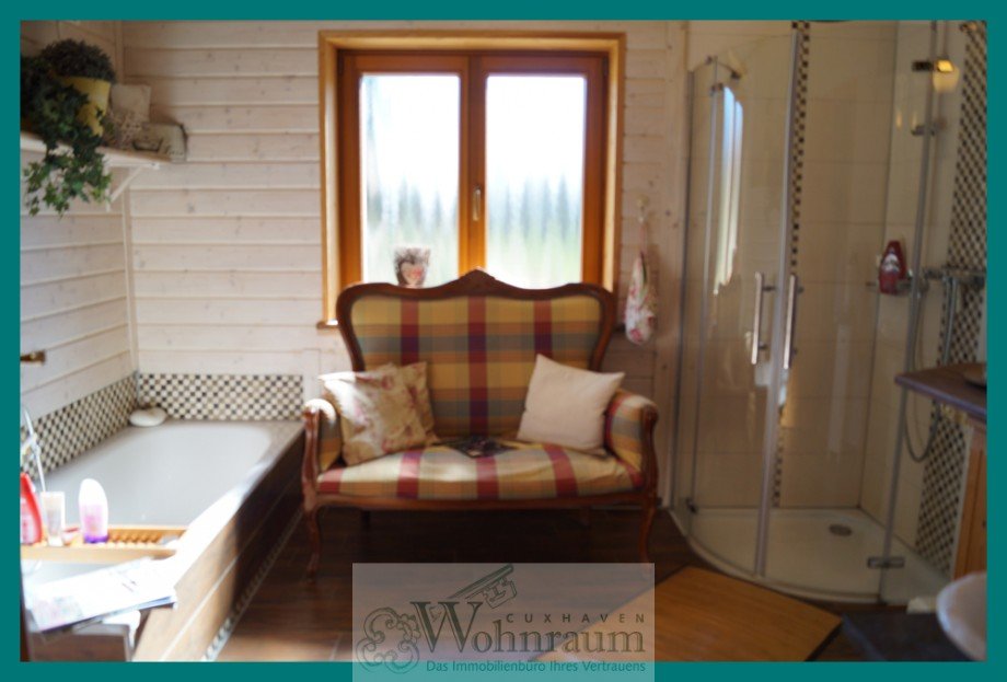 Hauptbad mit Badewanne und Dusche... Einfamilienhaus Wurster Nordseek�ste