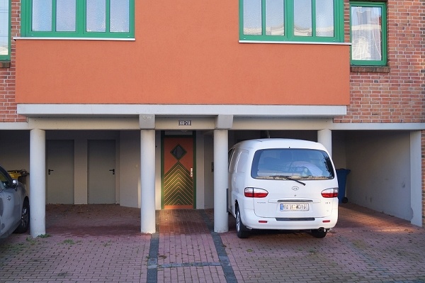 Eingangsbereich mit Stellplatz Etagenwohnung Cuxhaven
