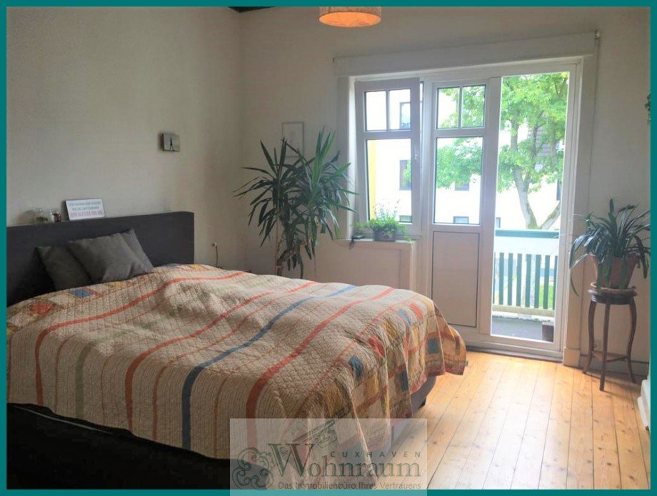 Schlafzimmer OG mit Balkon Einfamilienhaus Cuxhaven