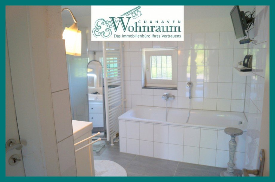 Bad im EG Einfamilienhaus Wanna
