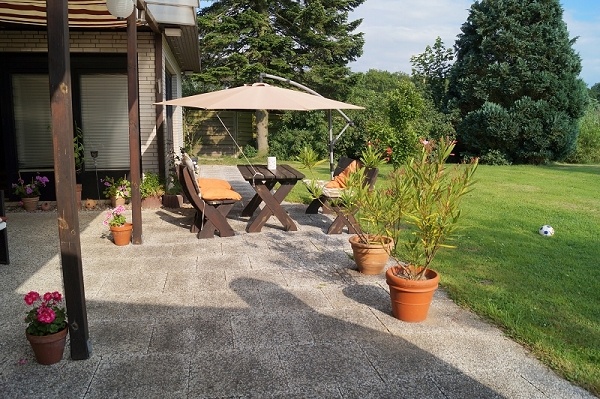sch�ne Terrasse, S�dausrichtung Einfamilienhaus Balje