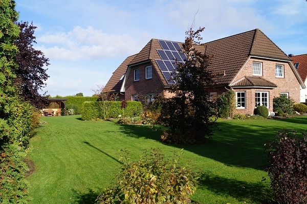 Blick von der Stra�e in den Garten Haus Nordholz